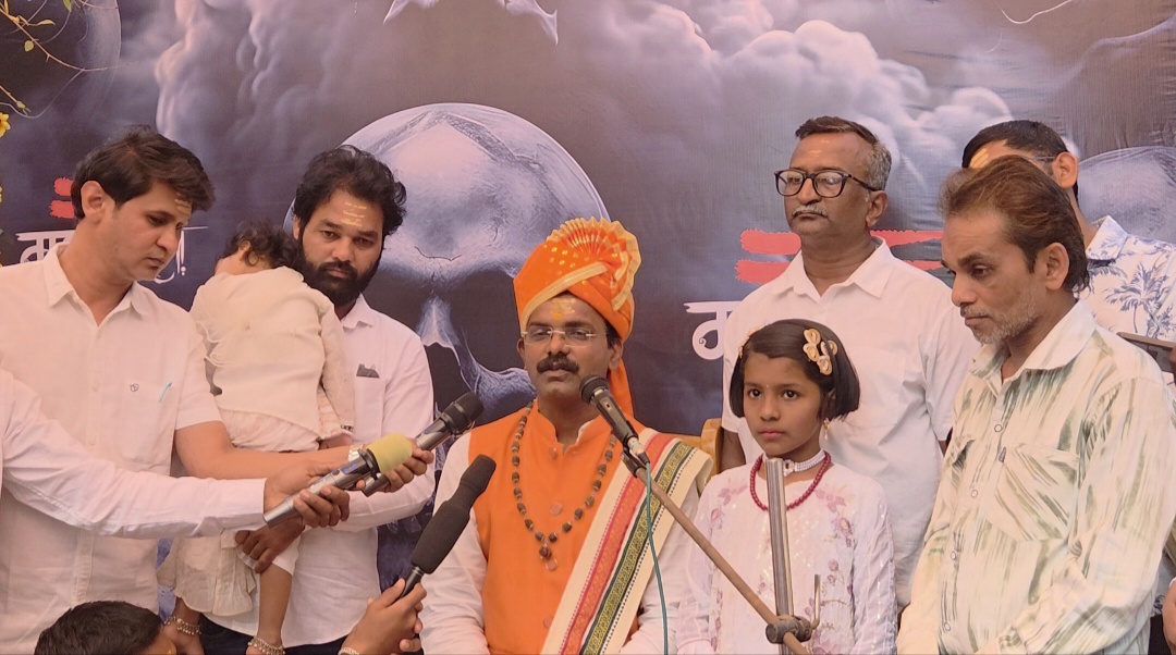 भविष्यात सोशल मीडियासह ऑनलाइन व्यवहार ठप्प होणार; ग्रामीण केंद्रित जीवनपद्धतीचा स्वीकार करा: बापू महाराज वांयगणकर यांची भाकणूक